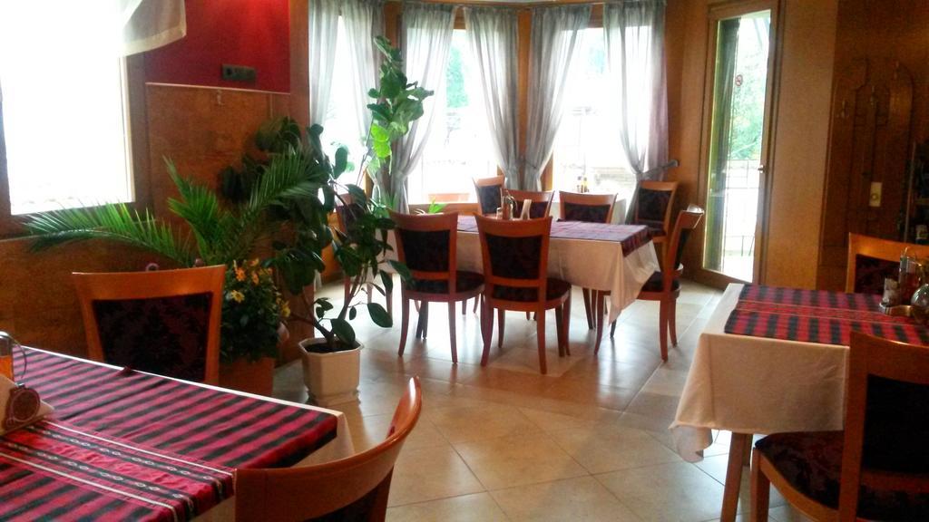 Family Hotel Sonata Samokov Exteriér fotografie